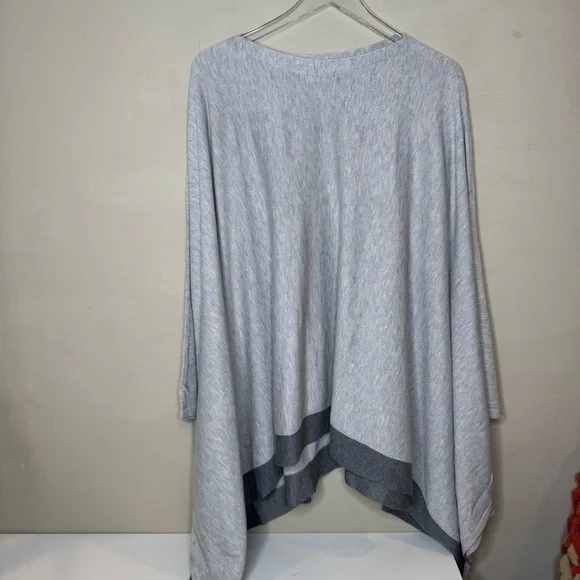 Matty M Ladies´ Sweater Poncho Nwt one size - Picture 3 of 6